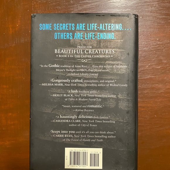 Margaret Stohl and Kami Garcia book, Beautiful Darkness, hardcover - Picture 2 of 2